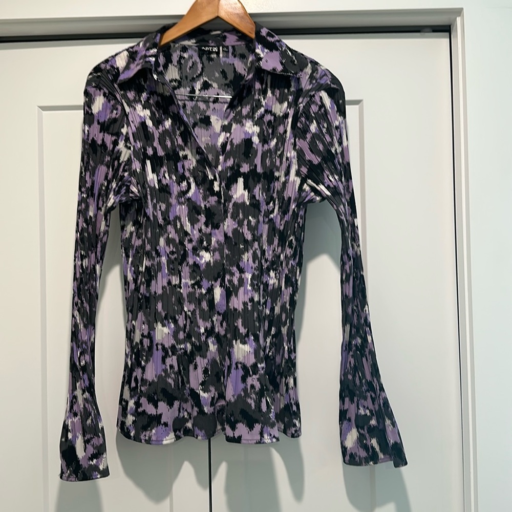 Blouse size extra large made by apartment 997% polyester 3% spandex